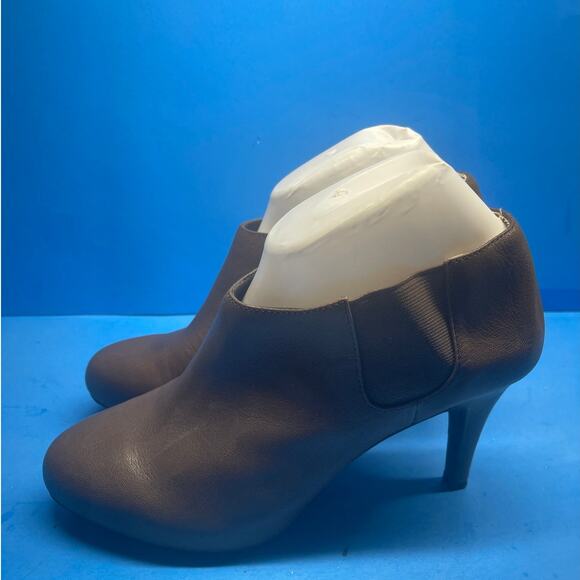 Me Too Megan Brown Leather Ankle Bootie Women's size 8 3" Heel - Picture 4 of 10